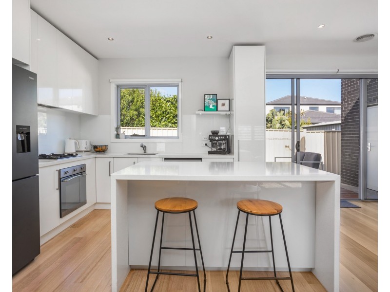 2/222 Civic Parade, Altona VIC 3018