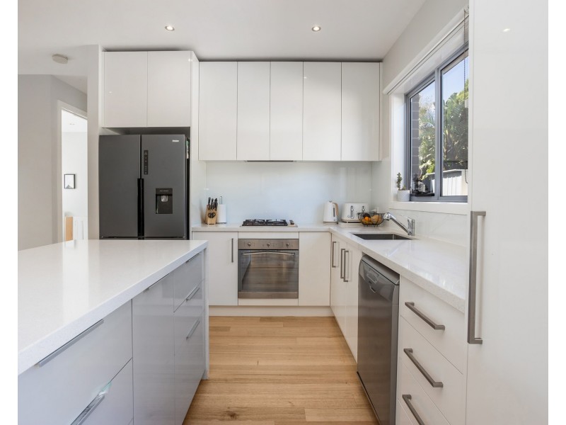 2/222 Civic Parade, Altona VIC 3018