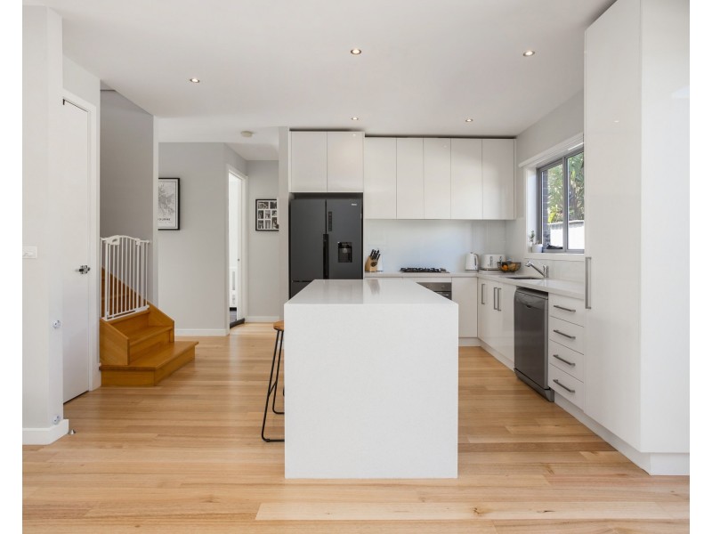 2/222 Civic Parade, Altona VIC 3018