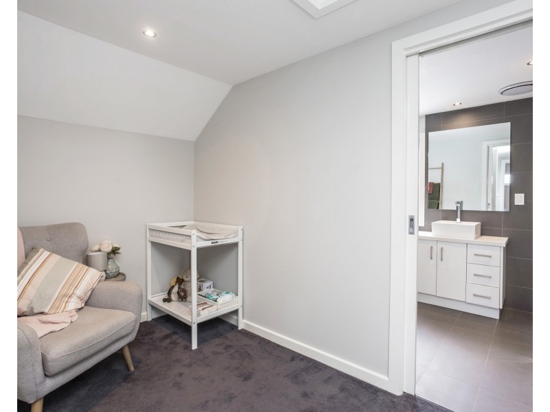 2/222 Civic Parade, Altona VIC 3018