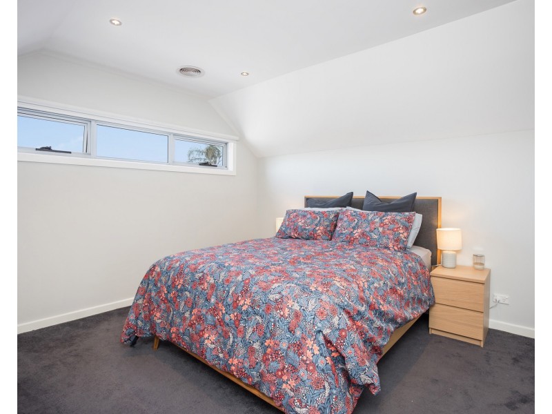 2/222 Civic Parade, Altona VIC 3018