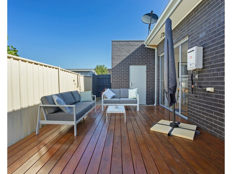 2/222 Civic Parade, Altona VIC 3018