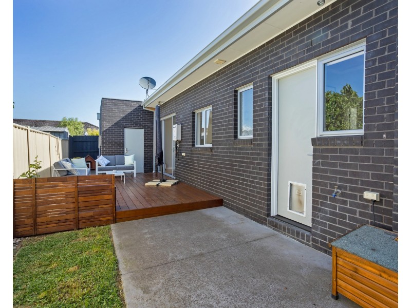 2/222 Civic Parade, Altona VIC 3018