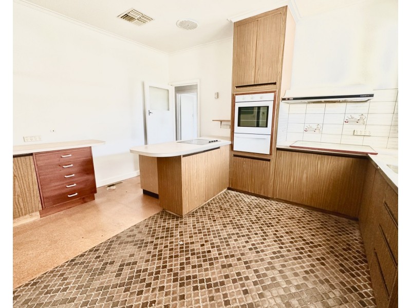 4 Den Dulk Avenue, Altona VIC 3018