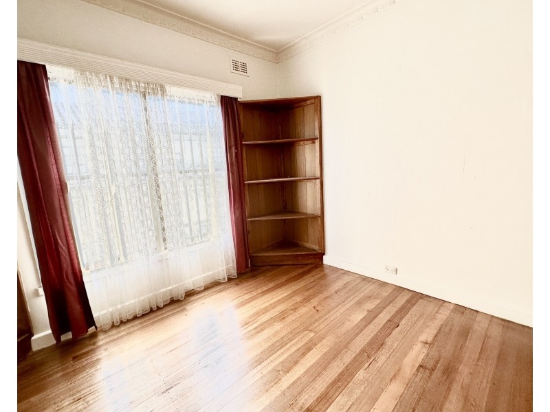 4 Den Dulk Avenue, Altona VIC 3018