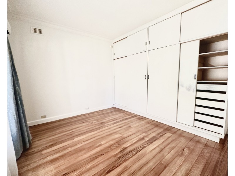 4 Den Dulk Avenue, Altona VIC 3018