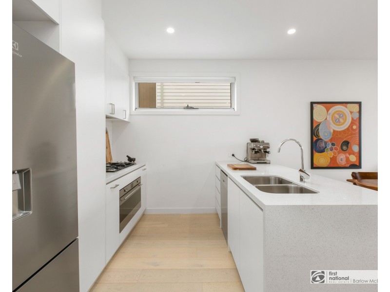 2/100 Civic Parade, Altona VIC 3018