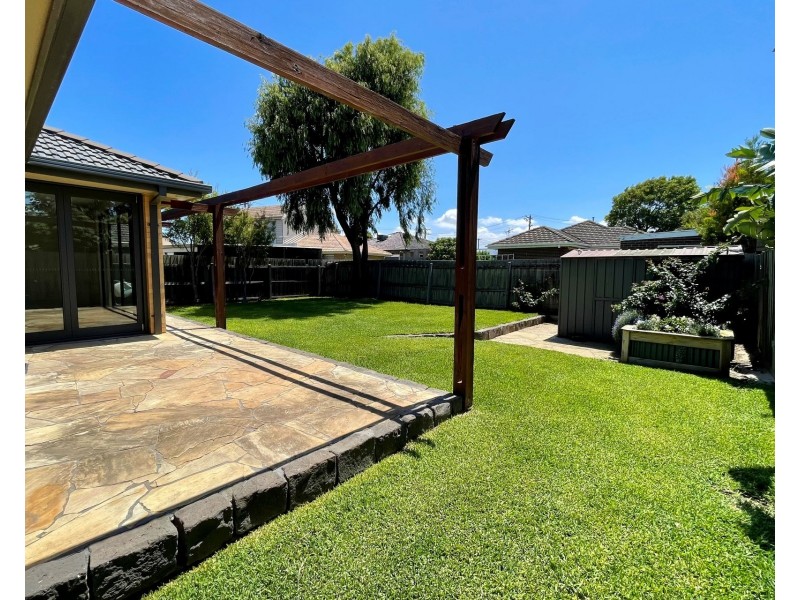 49 Simmons Drive, Seaholme VIC 3018