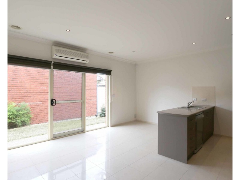 1 Merlow Street, Altona VIC 3018