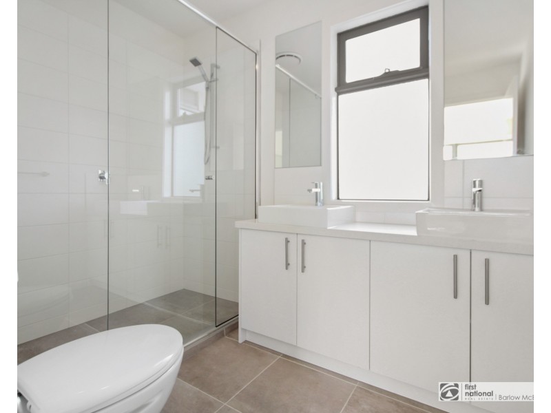 2/4 Robin Street, Altona VIC 3018