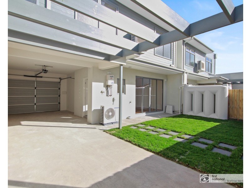 2/4 Robin Street, Altona VIC 3018