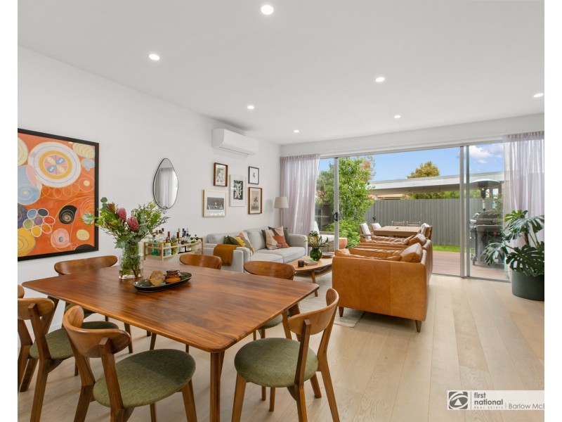 2/100 Civic Parade, Altona VIC 3018