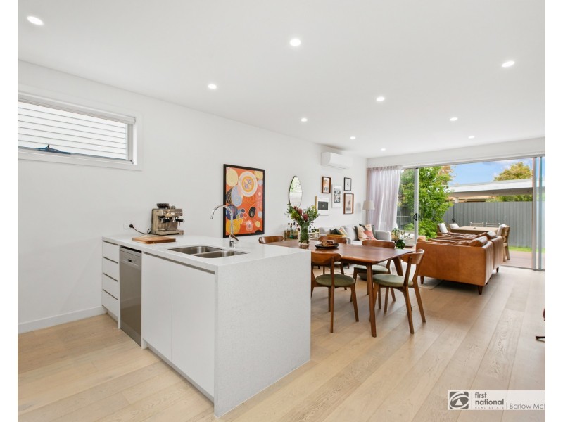 2/100 Civic Parade, Altona VIC 3018