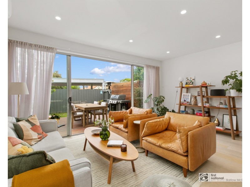 2/100 Civic Parade, Altona VIC 3018