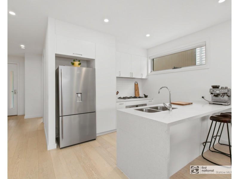 2/100 Civic Parade, Altona VIC 3018