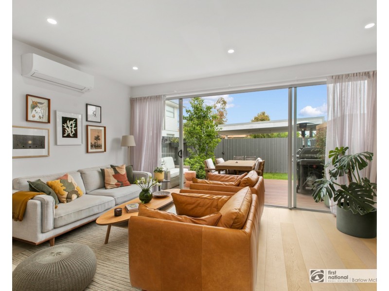 2/100 Civic Parade, Altona VIC 3018