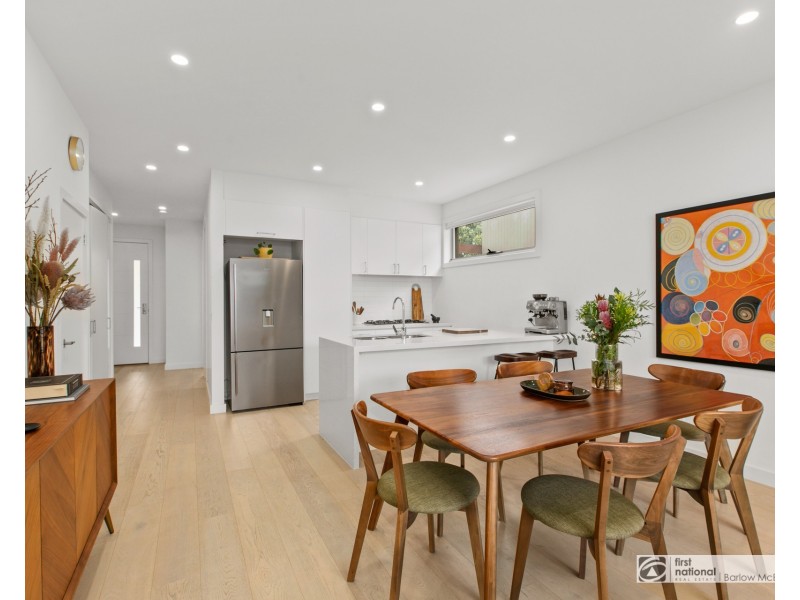 2/100 Civic Parade, Altona VIC 3018