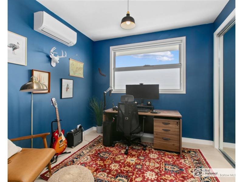 2/100 Civic Parade, Altona VIC 3018