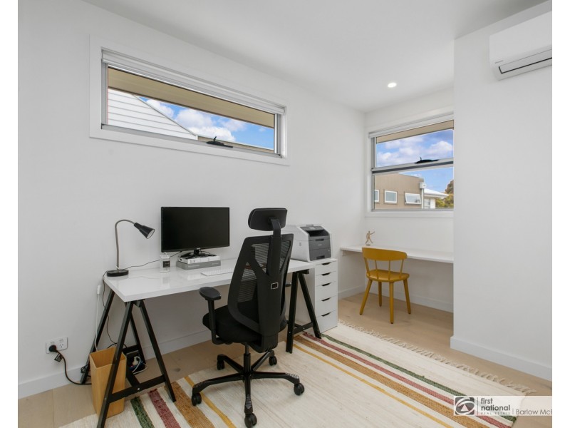 2/100 Civic Parade, Altona VIC 3018