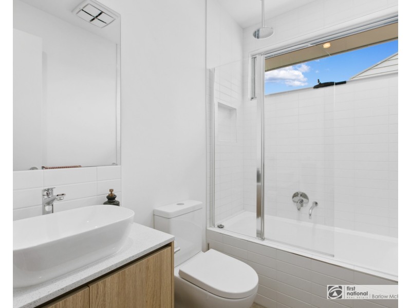 2/100 Civic Parade, Altona VIC 3018