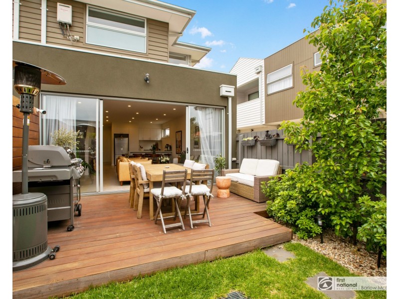 2/100 Civic Parade, Altona VIC 3018