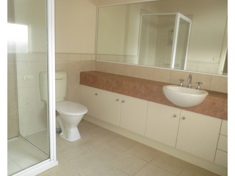 2/42 Blyth Street, Altona VIC 3018