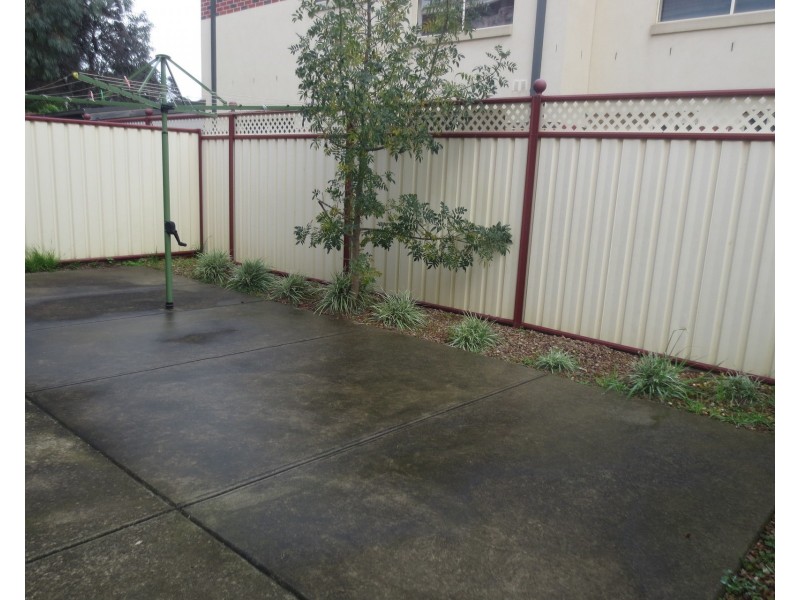 2/42 Blyth Street, Altona VIC 3018