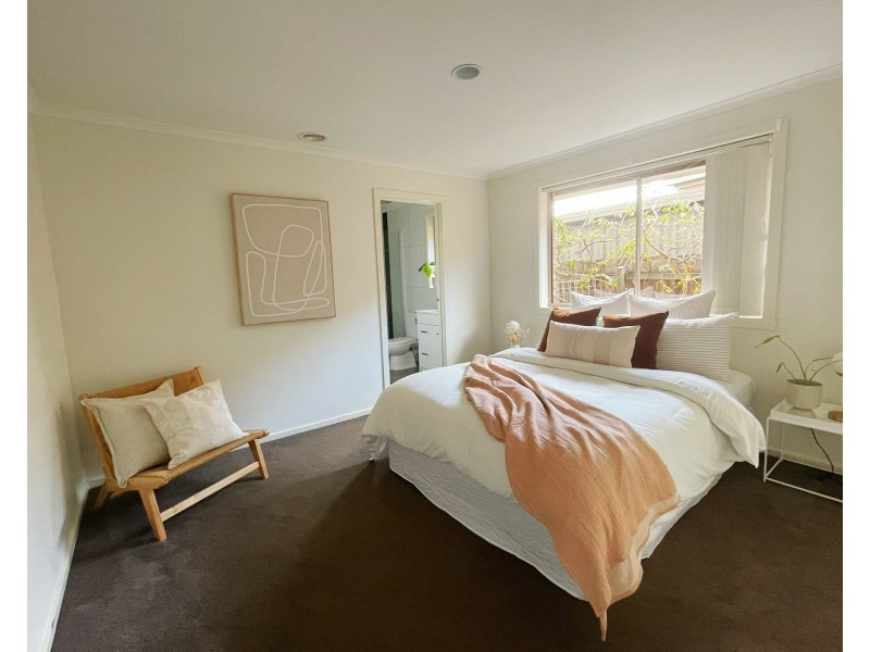 2/10 McAlpine Court, Altona VIC 3018