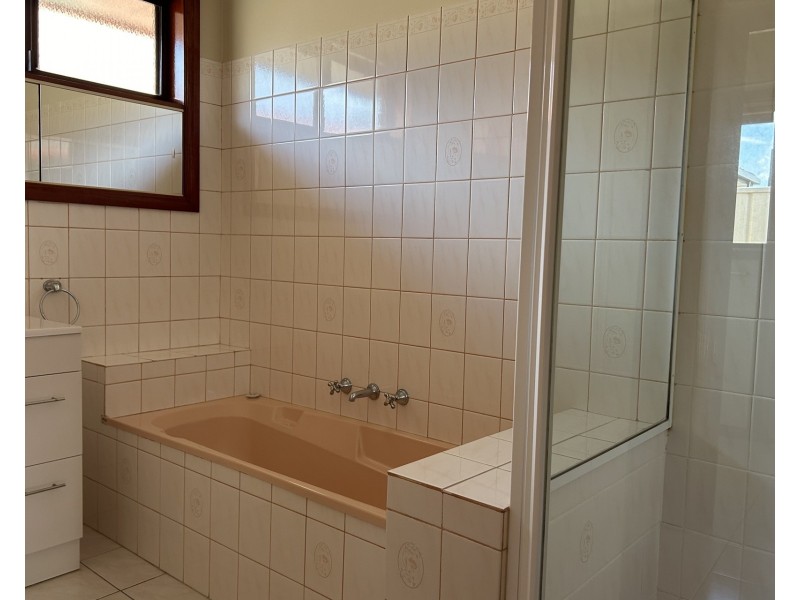 2/357 Queen Street, Altona Meadows VIC 3028