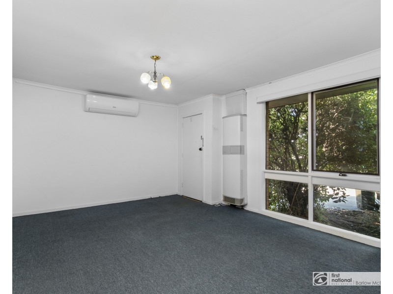 4/2 Corrigan Avenue, Brooklyn VIC 3012