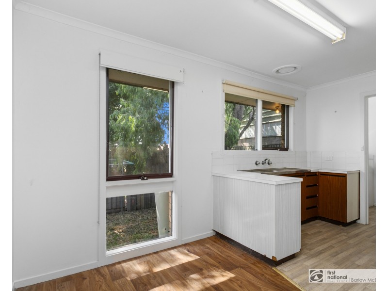 4/2 Corrigan Avenue, Brooklyn VIC 3012