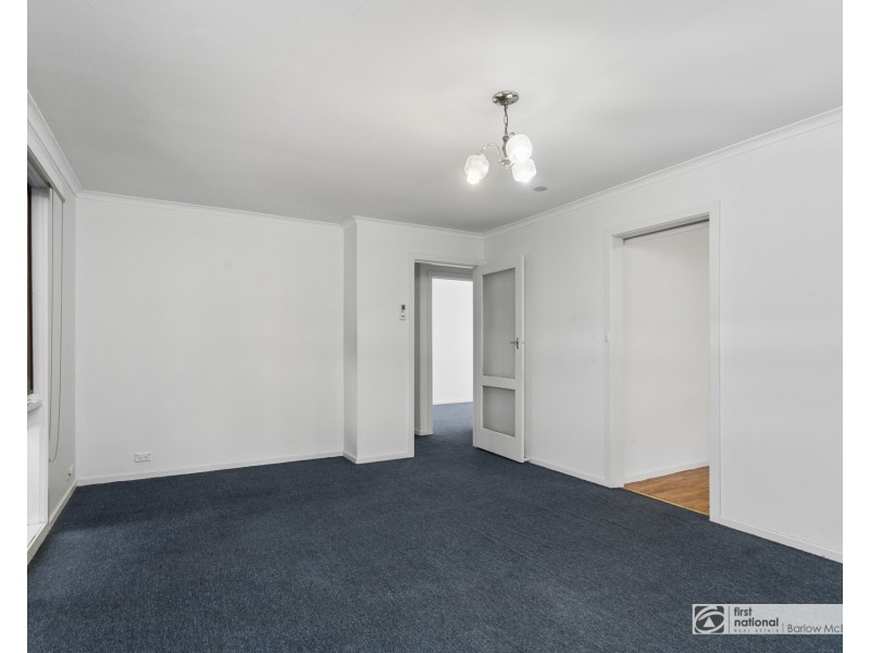 4/2 Corrigan Avenue, Brooklyn VIC 3012