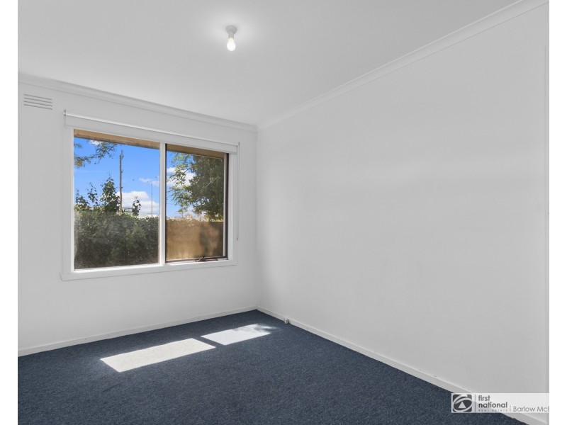 4/2 Corrigan Avenue, Brooklyn VIC 3012