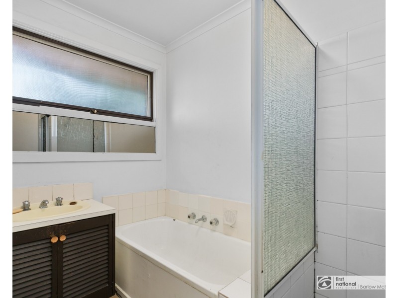 4/2 Corrigan Avenue, Brooklyn VIC 3012