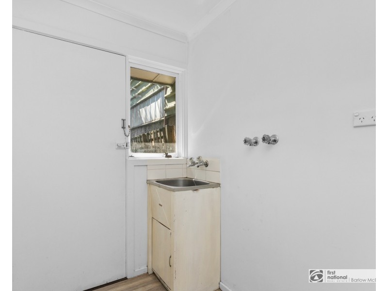 4/2 Corrigan Avenue, Brooklyn VIC 3012