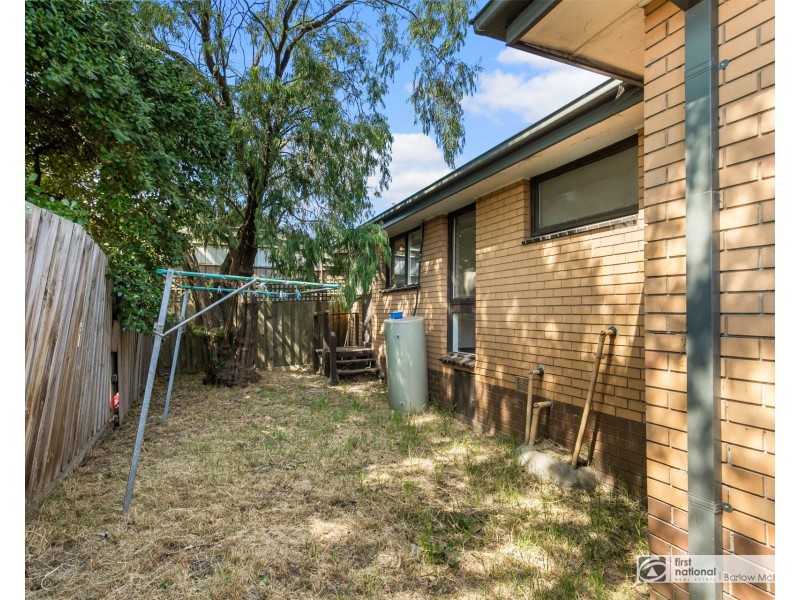 4/2 Corrigan Avenue, Brooklyn VIC 3012