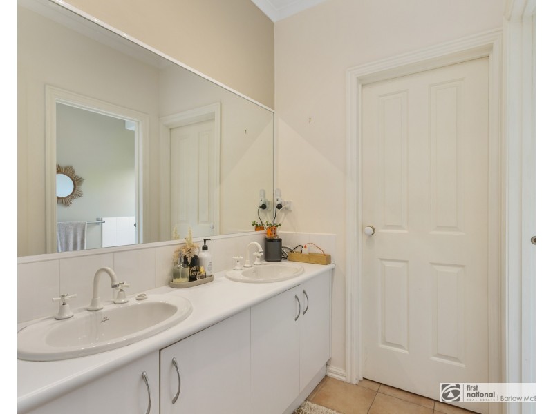 6 Waratah Drive, Altona Meadows VIC 3028