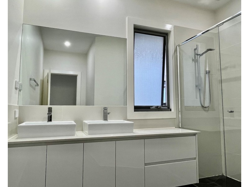 2/12 Mount Street, Altona VIC 3018