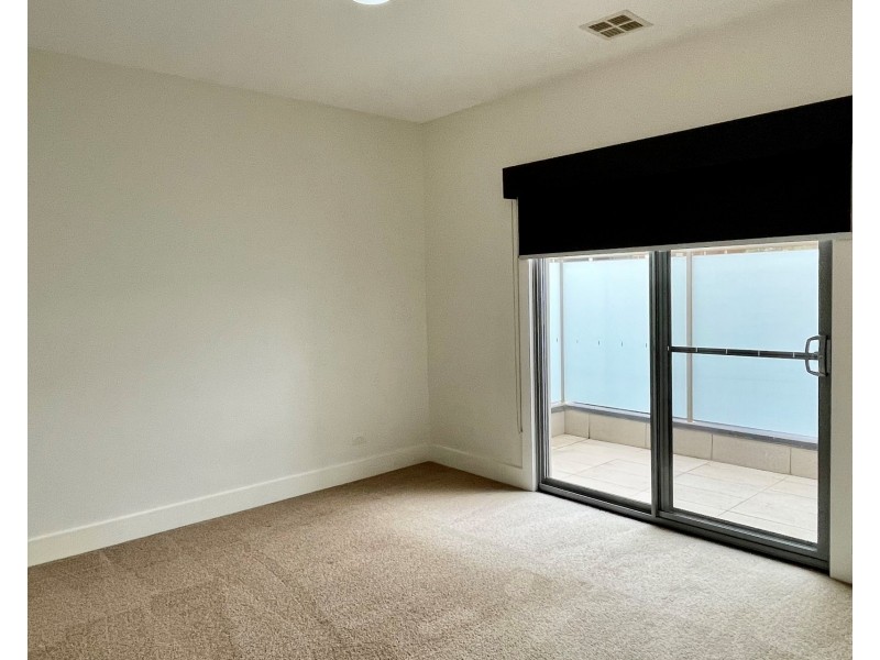 2/12 Mount Street, Altona VIC 3018