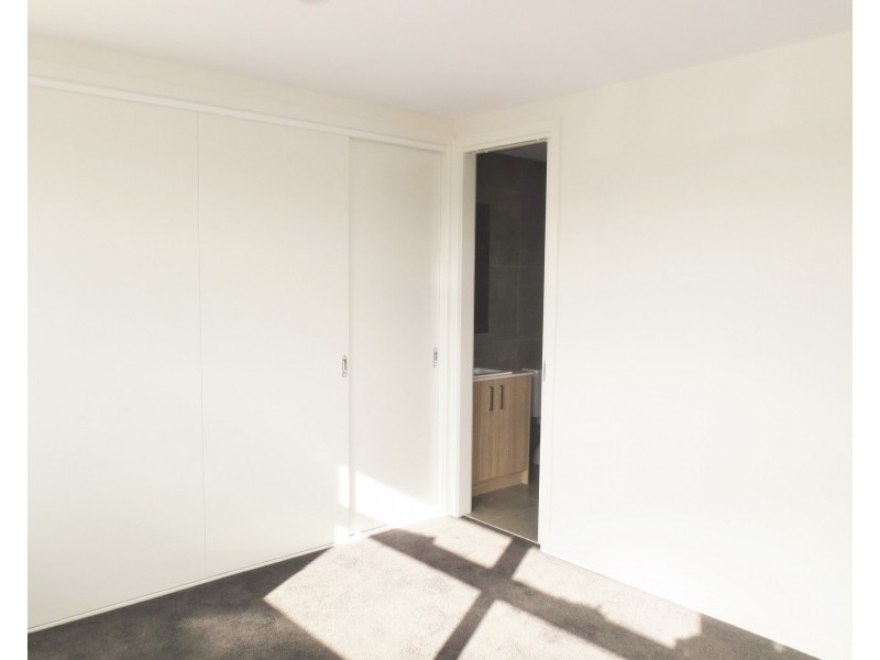 2/182 Queen Street, Altona VIC 3018