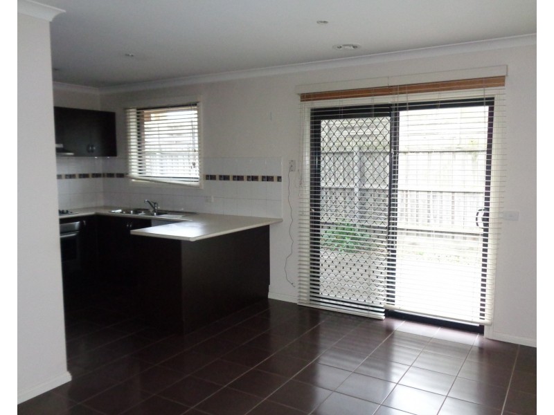 2/54 Rayner Street, Altona VIC 3018