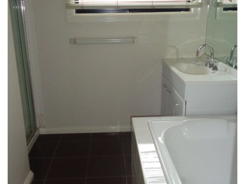 2/54 Rayner Street, Altona VIC 3018