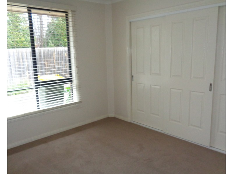 2/54 Rayner Street, Altona VIC 3018