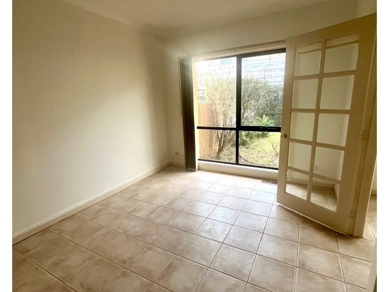 2/361 Esplanade, Altona VIC 3018