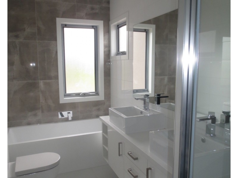 1/4 MacNeil Drive, Altona Meadows VIC 3028