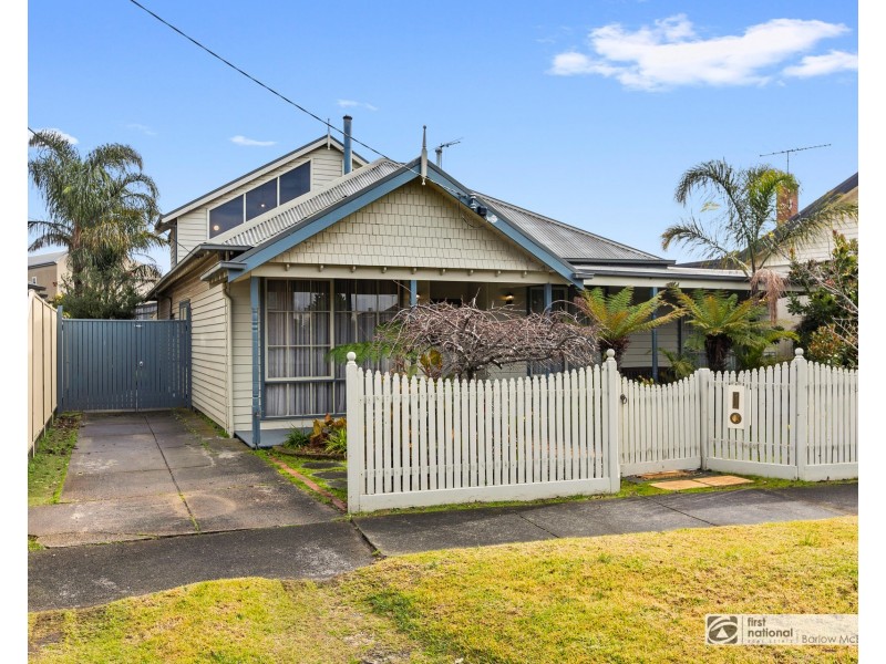 9 Seaview Crescent, Seaholme VIC 3018
