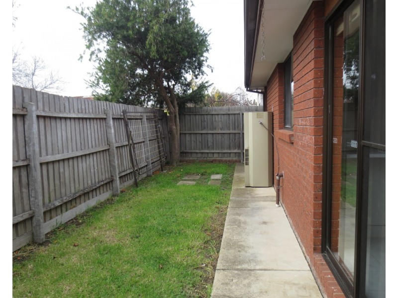 2/197 Civic Parade, Altona VIC 3018