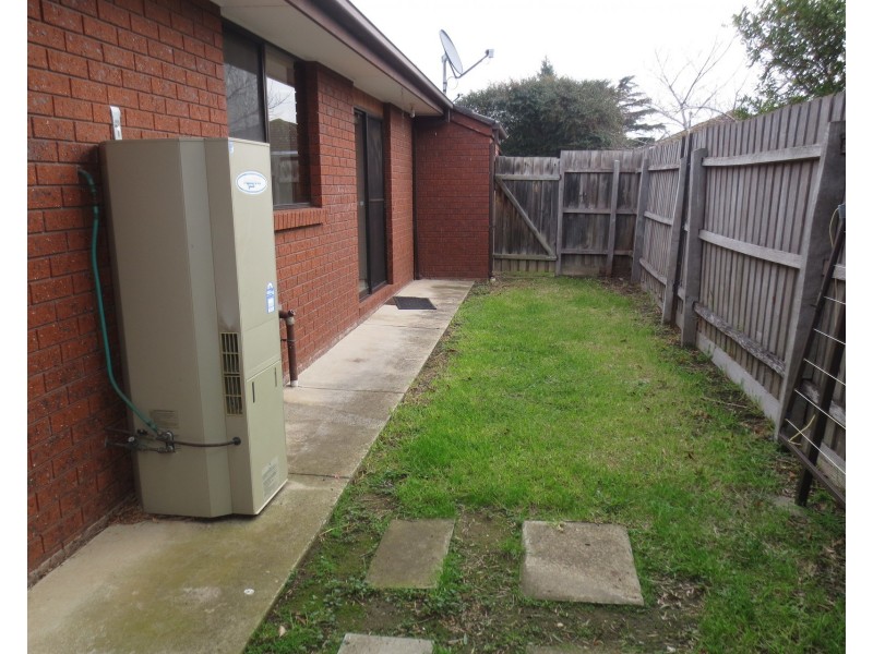 2/197 Civic Parade, Altona VIC 3018