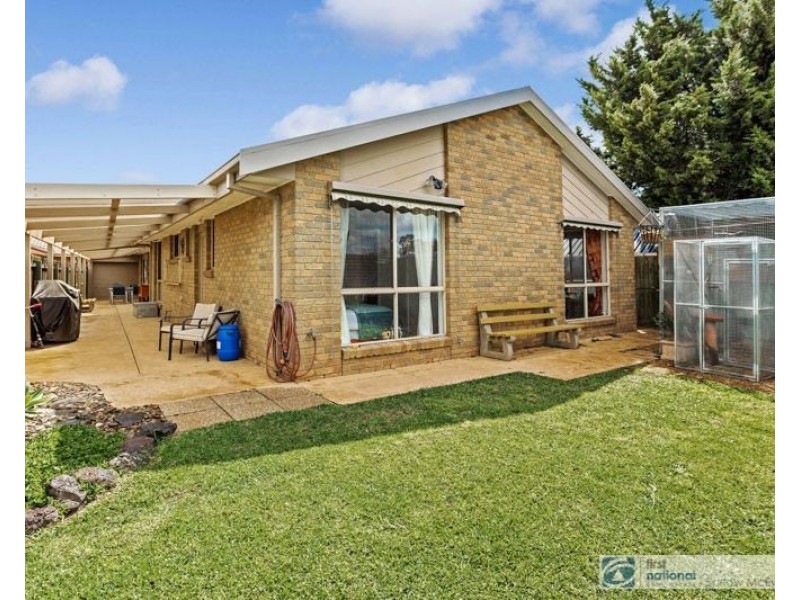 6 Davis Court, Altona Meadows VIC 3028