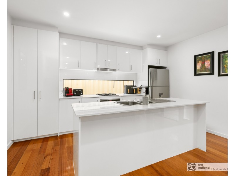 2/166 Grieve Parade, Altona VIC 3018